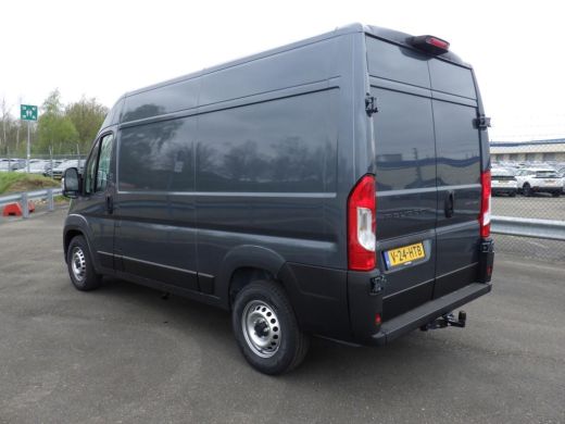 Peugeot Boxer 2.2 BlueHDi 140 S&S L2H2 3.5t | Trekhaak | Navigatie | Cruise Control | Draadloos Apple Carplay &... ActivLease financial lease