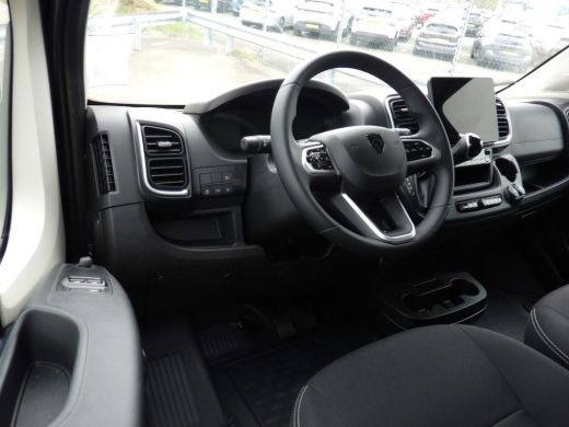 Peugeot Boxer 2.2 BlueHDi 140 S&S L2H2 3.5t | Trekhaak | Navigatie | Cruise Control | Draadloos Apple Carplay &... ActivLease financial lease