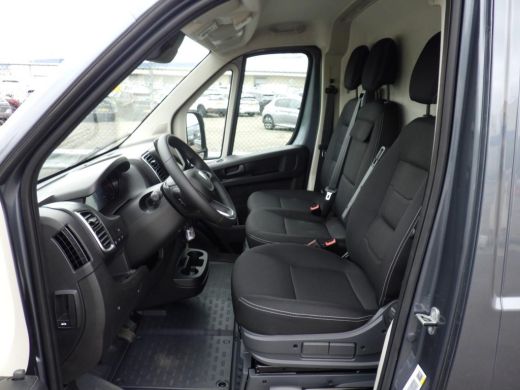 Peugeot Boxer 2.2 BlueHDi 140 S&S L2H2 3.5t | Trekhaak | Navigatie | Cruise Control | Draadloos Apple Carplay &... ActivLease financial lease