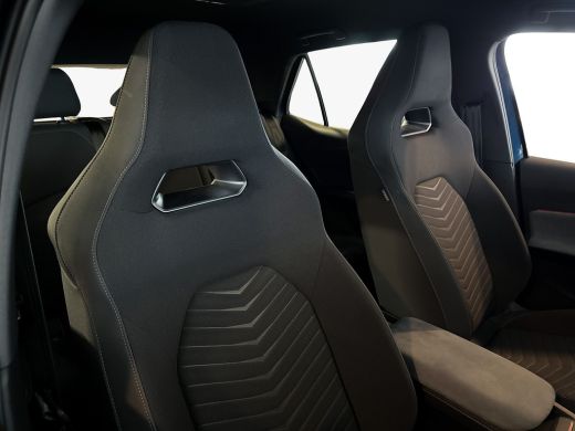 Seat Born Business One 204pk 62 kWh / Voorstoelen verwarmd / Navigatiesysteem / Achteruitrijcamera ActivLease financial lease