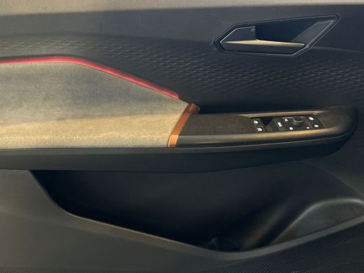 Seat Born Business One 204pk 62 kWh / Voorstoelen verwarmd / Navigatiesysteem / Achteruitrijcamera ActivLease financial lease