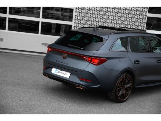 Seat Leon Sportstourer 1.4TSi 245pk VZ e-Hybrid | Matte gray | Panoramadak | Leder | Sportstuur | ActivLease financial lease