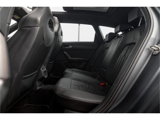 Seat Leon Sportstourer 1.4TSi 245pk VZ e-Hybrid | Matte gray | Panoramadak | Leder | Sportstuur | ActivLease financial lease