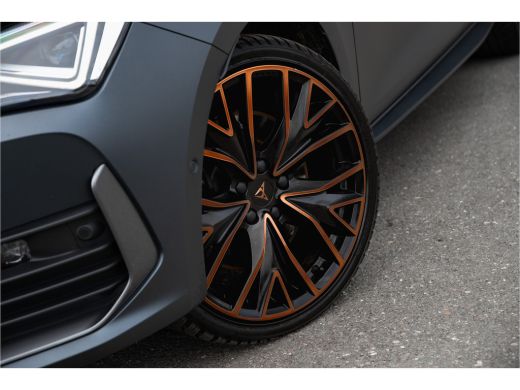 Seat Leon Sportstourer 1.4TSi 245pk VZ e-Hybrid | Matte gray | Panoramadak | Leder | Sportstuur | ActivLease financial lease