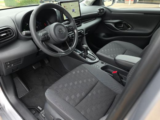 Toyota Yaris 1.5 Hybrid 115 Dynamic | Comfort Pack | Nieuwe auto | Direct uit voorraad leverbaar | ActivLease financial lease