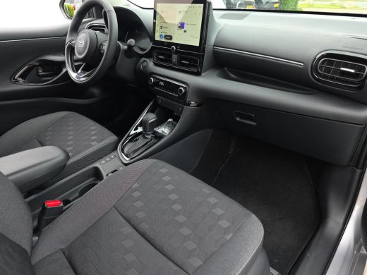 Toyota Yaris 1.5 Hybrid 115 Dynamic | Comfort Pack | Nieuwe auto | Direct uit voorraad leverbaar | ActivLease financial lease