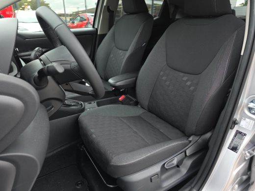 Toyota Yaris 1.5 Hybrid 115 Dynamic | Comfort Pack | Nieuwe auto | Direct uit voorraad leverbaar | ActivLease financial lease