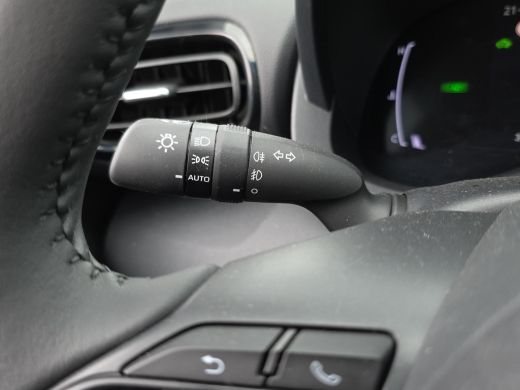 Toyota Yaris 1.5 Hybrid 115 Dynamic | Comfort Pack | Nieuwe auto | Direct uit voorraad leverbaar | ActivLease financial lease