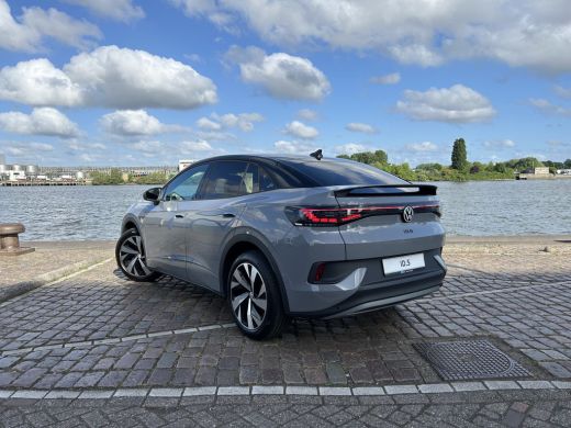 Volkswagen ID.5 Pro Business 77 kWh accu 210 kW / 286 PK SUV Elektrische aandrijving | Achteruitrijcamera | Voors... ActivLease financial lease