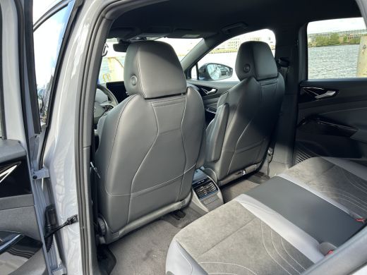 Volkswagen ID.5 Pro Business 77 kWh | Achteruitrijcamera | Voorstoelen verwarmbaar | Elektrische achterklep ActivLease financial lease