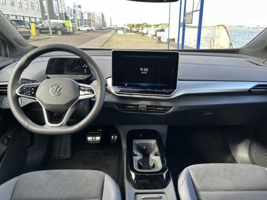 Volkswagen ID.5 Pro Business 77 kWh | Achteruitrijcamera | Voorstoelen verwarmbaar | Elektrische achterklep ActivLease financial lease