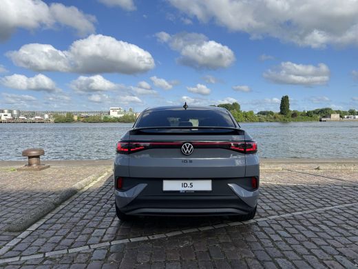 Volkswagen ID.5 Pro Business 77 kWh accu 210 kW / 286 PK SUV Elektrische aandrijving | Achteruitrijcamera | Voors... ActivLease financial lease