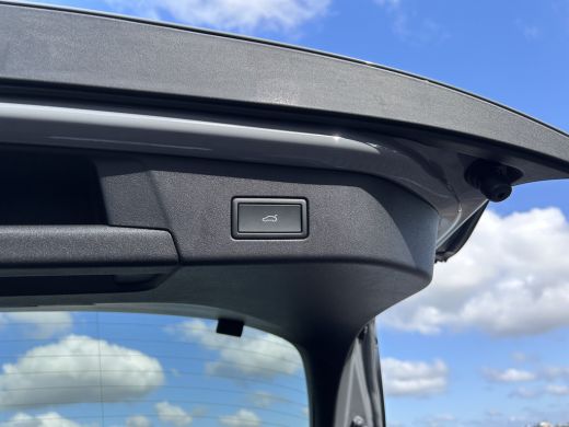 Volkswagen ID.5 Pro Business 77 kWh accu 210 kW / 286 PK SUV Elektrische aandrijving | Achteruitrijcamera | Voors... ActivLease financial lease