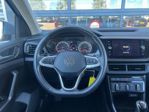 Volkswagen T-Cross 1.0 TSI Life | Airco | DAB ontvanger | Lichtmetalen velgen multi-spaaks 16" ActivLease financial lease