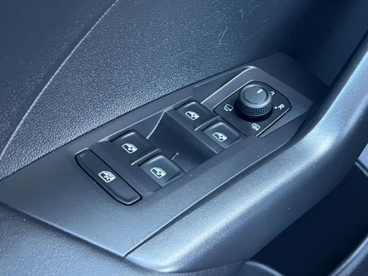 Volkswagen T-Cross 1.0 TSI Life | Airco | DAB ontvanger | Lichtmetalen velgen multi-spaaks 16" ActivLease financial lease