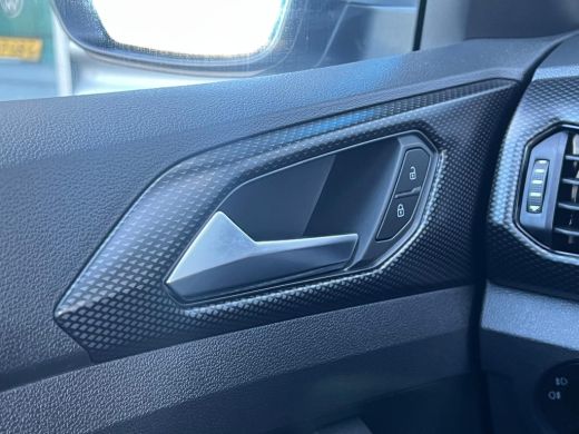 Volkswagen T-Cross 1.0 TSI Life | Airco | DAB ontvanger | Lichtmetalen velgen multi-spaaks 16" ActivLease financial lease