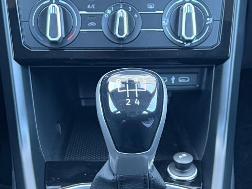 Volkswagen T-Cross 1.0 TSI Life | Airco | DAB ontvanger | Lichtmetalen velgen multi-spaaks 16" ActivLease financial lease