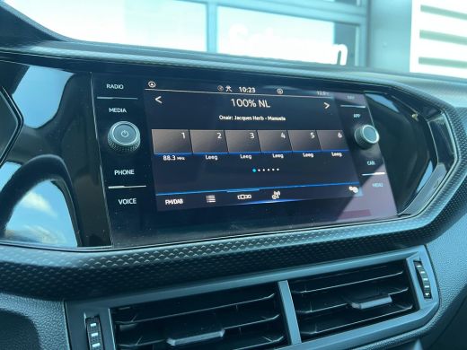 Volkswagen T-Cross 1.0 TSI Life | Airco | DAB ontvanger | Lichtmetalen velgen multi-spaaks 16" ActivLease financial lease