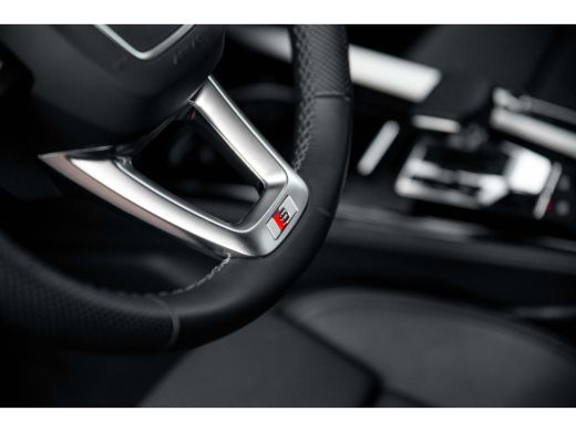 Audi A4 Avant 35 TFSI S edition Competition ActivLease financial lease