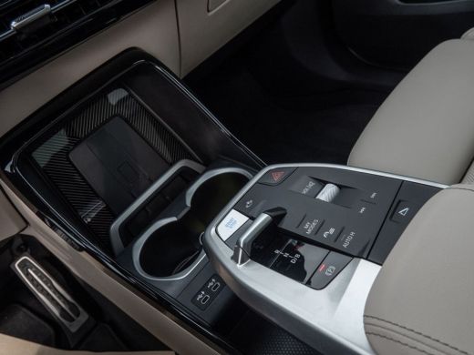 BMW iX1 xDrive30 (67 kWh) M-SPORT ** LED, BEIGE LEDER, PANORAMA, TREKH, ACC, HiFi, 20-inch LMV ** 24k ond... ActivLease financial lease