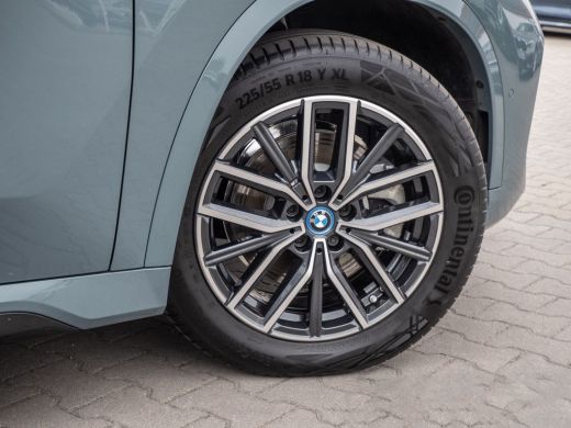 BMW iX1 xDrive30 (67 kWh) M-SPORT ** LED, BEIGE LEDER, PANORAMA, TREKH, ACC, HiFi, 20-inch LMV ** 24k ond... ActivLease financial lease