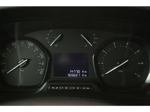 Citroën Jumpy 2.0 BlueHDI L2H1 Automaat Airco Camera Cruise Carplay Navigatie PDC 3 Persoons Trekhaak ActivLease financial lease