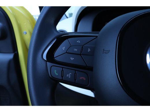 Fiat Panda 1.0 Hybrid Pandina | Cruise Control | Carplay | Sensoren | LMV | Carplay | Airco ActivLease financial lease