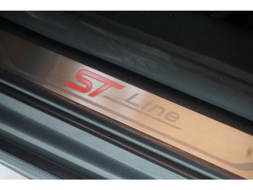 Ford Focus 1.0 EcoBoost Hybrid ST Line X | Sync 4, Groot Scherm Navi | Winter Pakket | AGR-Stoel | ActivLease financial lease