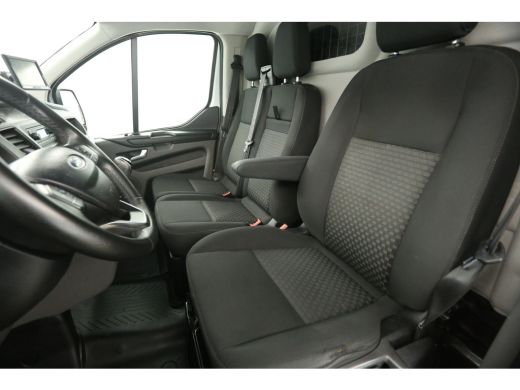 Ford Transit Custom 280 2.0 TDCI L1H1 Limited Airco Cruise Trekhaak Navigatie 3 Persoons Stoelverwarming Elektrpakket ActivLease financial lease