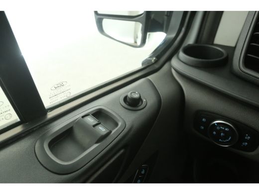 Ford Transit Custom 300 2.0 TDCI L1H1 Automaat Airco Cruise LED PDC 3 Persoons 2xSchuifdeur Stoelverw. Elektrpakket ActivLease financial lease