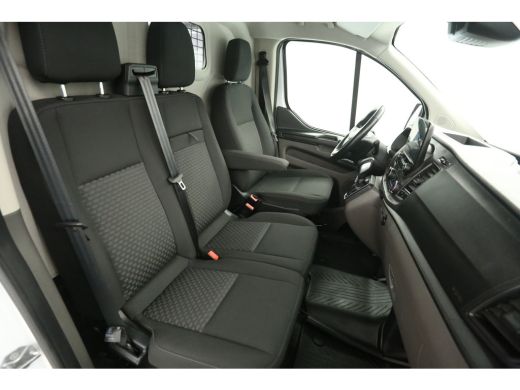 Ford Transit Custom 300 2.0 TDCI L2H1 Automaat Airco Camera Cruise Carplay Trekhaak LED PDC 3 Persoons Stoelverw. ActivLease financial lease