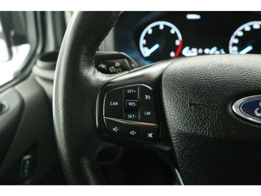 Ford Transit Custom 300 2.0 TDCI L2H1 Automaat Airco Camera Cruise Carplay Trekhaak LED PDC 3 Persoons Stoelverw. ActivLease financial lease
