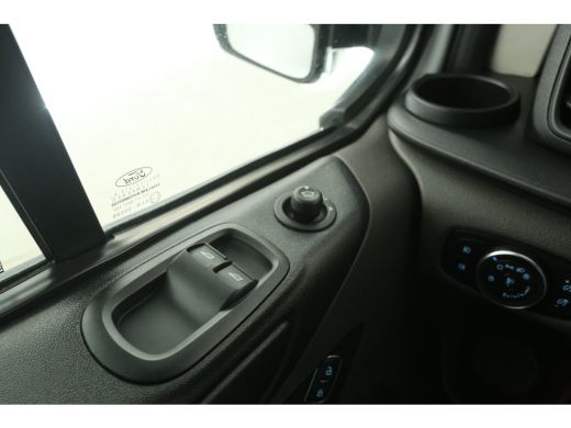 Ford Transit Custom 300 2.0 TDCI L2H1 Automaat Airco Camera Cruise Carplay Trekhaak LED PDC 3 Persoons Stoelverw. ActivLease financial lease