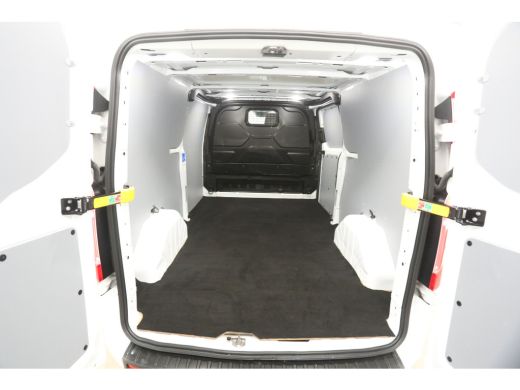 Ford Transit Custom 300 2.0 TDCI L2H1 Automaat Airco Camera Cruise Carplay Trekhaak LED PDC 3 Persoons Stoelverw. ActivLease financial lease