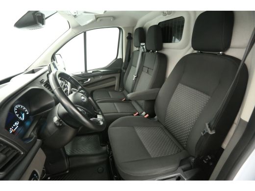 Ford Transit Custom 300 2.0 TDCI L2H1 Automaat Airco Camera Cruise Carplay Trekhaak LED PDC 3 Persoons Stoelverw. ActivLease financial lease