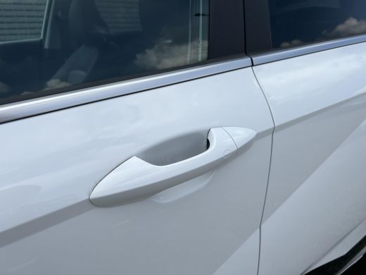 Hyundai Kona Premium 65.4 kWh | 7.500,- korting | Gratis laadstation t.w.v. 589,- | Uit voorraad leverbaar | A... ActivLease financial lease