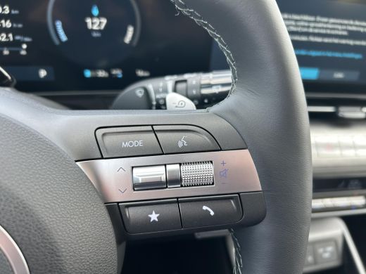 Hyundai Kona Premium 65.4 kWh | 7.500,- korting | Gratis laadstation t.w.v. 589,- | Uit voorraad leverbaar | A... ActivLease financial lease