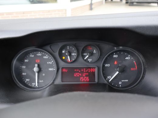 Iveco Daily 35C14V 2.3 136 PK L2H2 3-ZITS *DUBBEL LUCHT* + TREKHAAK 3500 KG | CLIMATE | CRUISE CONTROL ActivLease financial lease
