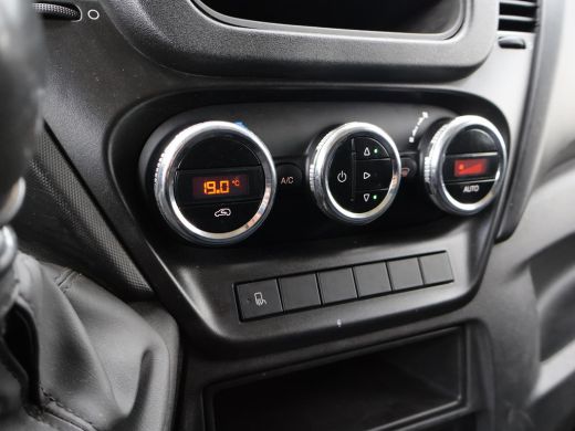 Iveco Daily 35C14V 2.3 136 PK L2H2 3-ZITS *DUBBEL LUCHT* + TREKHAAK 3500 KG | CLIMATE | CRUISE CONTROL ActivLease financial lease
