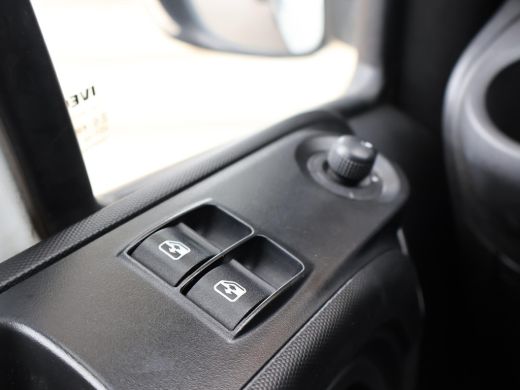 Iveco Daily 35C14V 2.3 136 PK L2H2 3-ZITS *DUBBEL LUCHT* + TREKHAAK 3500 KG | CLIMATE | CRUISE CONTROL ActivLease financial lease