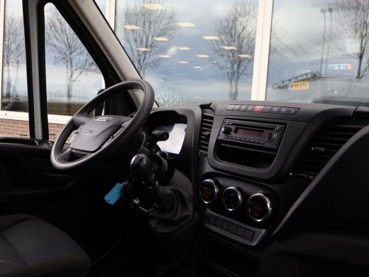 Iveco Daily 35C14V 2.3 136 PK L2H2 3-ZITS *DUBBEL LUCHT* + TREKHAAK 3500 KG | CLIMATE | CRUISE CONTROL ActivLease financial lease