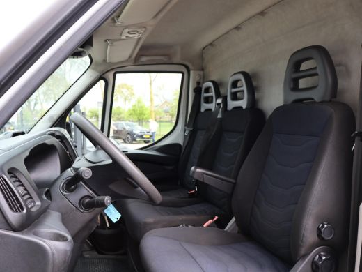 Iveco Daily 35C14V 2.3 136 PK L2H2 3-ZITS *DUBBEL LUCHT* + TREKHAAK 3500 KG | CLIMATE | CRUISE CONTROL ActivLease financial lease