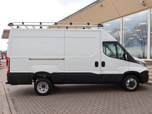 Iveco Daily 35C14V 2.3 136 PK L2H2 3-ZITS *DUBBEL LUCHT* + TREKHAAK 3500 KG | CLIMATE | CRUISE CONTROL ActivLease financial lease