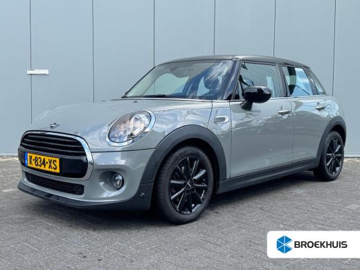 Mini Cooper 1.5 Business Edition Climate control | Boordcomputer | Cruise control | Lichtmetalen velgen | Nav...