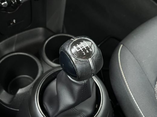 Mini Cooper 1.5 136pk Business Edition Climate control | Boordcomputer | Cruise control | Lichtmetalen velgen... ActivLease financial lease