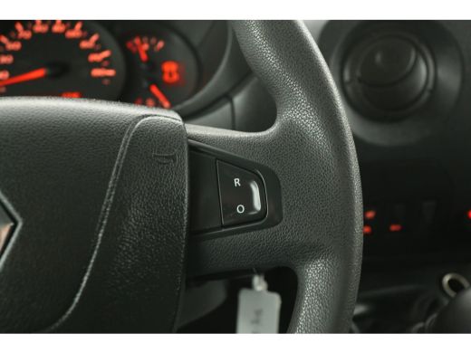 Renault Master T28 2.3 dCi L1H1 Airco Camera Parkeersensoren 3 Persoons Elektrpakket Trekhaak ActivLease financial lease