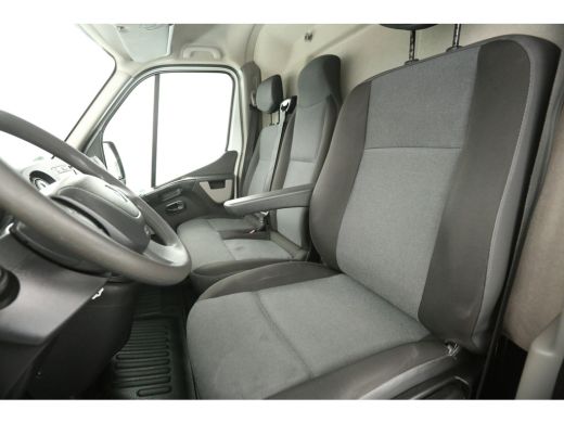 Renault Master T28 2.3 dCi L1H1 Airco Camera Parkeersensoren 3 Persoons Elektrpakket Trekhaak ActivLease financial lease