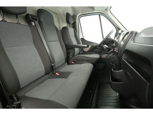 Renault Master T28 2.3 dCi L1H1 Airco Camera Parkeersensoren 3 Persoons Elektrpakket Trekhaak ActivLease financial lease