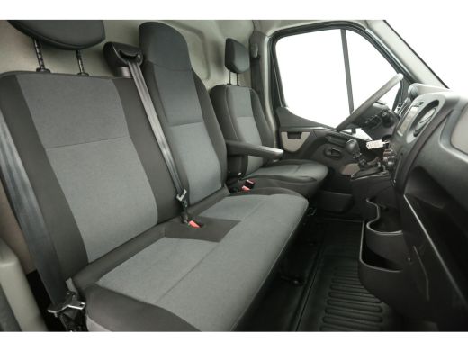 Renault Master T35 2.3 dCi L2H2 146PK Airco 2xSchuifdeur Cruise Camera PDC 3 Persoons Elektrpakket Trekhaak ActivLease financial lease