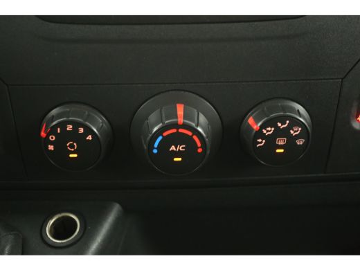 Renault Master T35 2.3 dCi L2H2 146PK Airco 2xSchuifdeur Cruise Camera PDC 3 Persoons Elektrpakket Trekhaak ActivLease financial lease